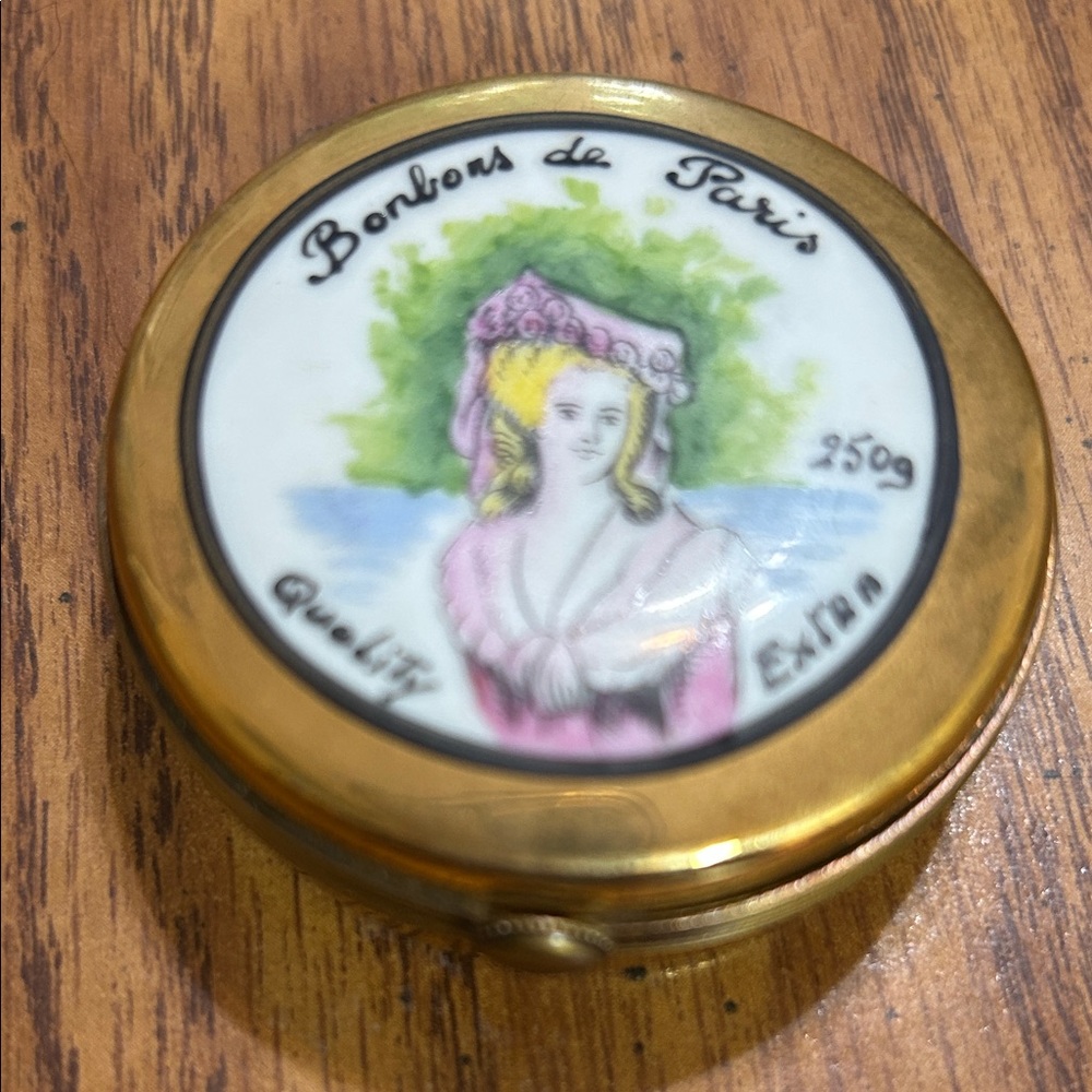 Vintage Rare Gold Round Porcelain Trinket Box with Decorative bonbon inside.
